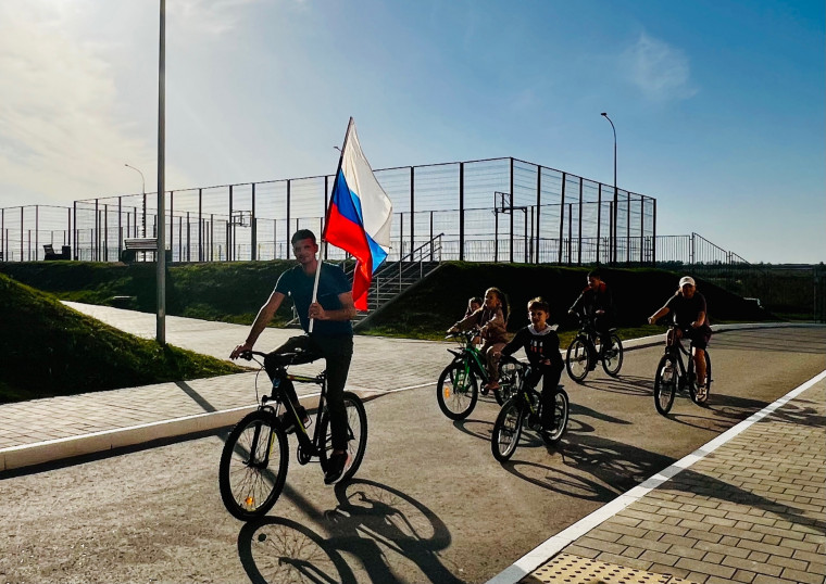 В Центре образования №59 &quot;Личность&quot; состоялся замечательный велопробег, посвященный Дню воссоединения Донбасса и Новороссии с Россией..